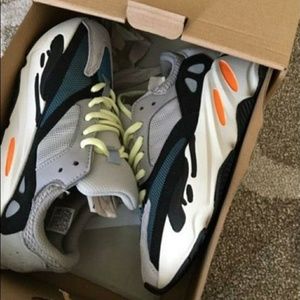 Yeezy wave runner 700